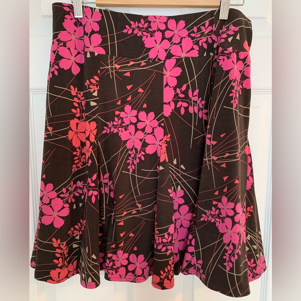 Floral pull-on SKIRT, brown & pink, plain flowing full short, with waistband